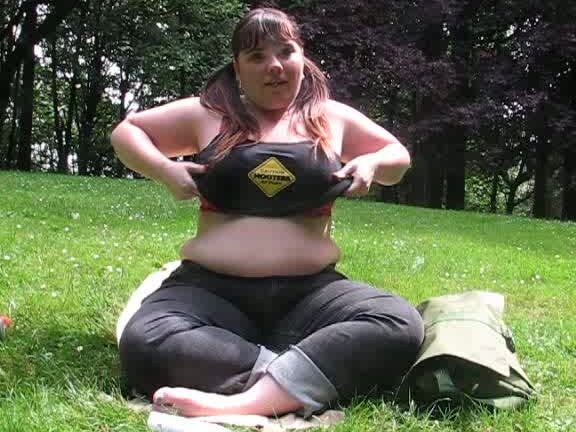 Camgirlkitten Sun Bathing Amp Sunscreen