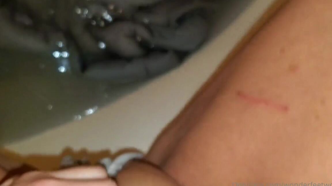 Wonderaeetwoman Nicknamed Wonderfeetwoman Onlyfans Getting Two Chores Done With One Task Washing A Weighted Blanket Weighted Blankets Need To Be Han