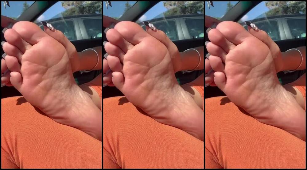 Lina S Feet Nicknamed Linacarina420 07 06 2025 Onlyfans Video Soles Are So Plump And Sweaty After Pilates Class