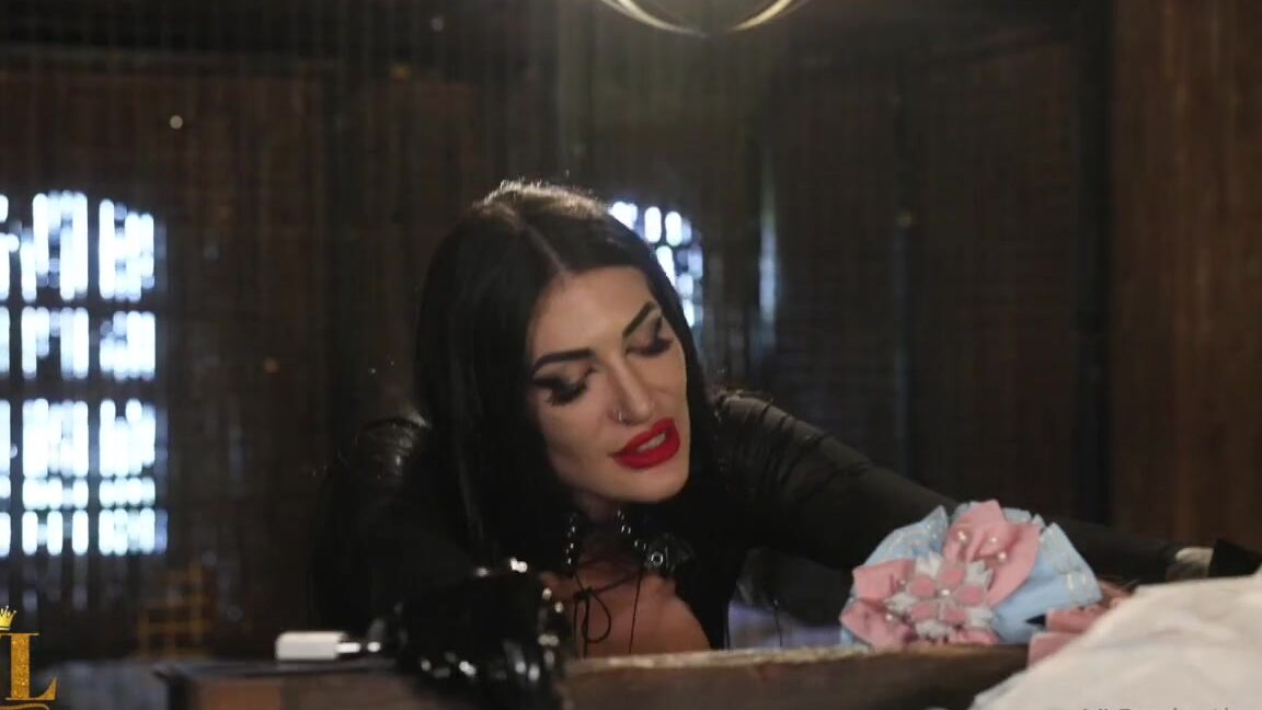 Vivienne L Amour Aka Vlproductionsuk Onlyfans A Sissy Maid Offering I Have Prepared My Prettiety And Most Elegant Sissy Maid Lucy As A Gift To Mis Ra7