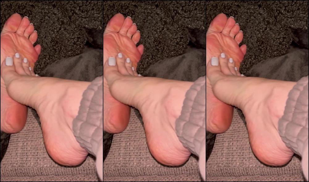 Goddessfendi 3651340612 01 17 2025 I Need Someone To Warm Up My Feet How Do You Like My New Pedi