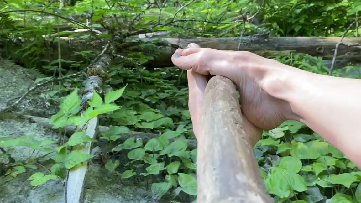 Lezlyan Nicknamed La Little Dancer Feet Onlyfans I Created This Video While Camping In June 2022 I Ve Called It Footjob To A Tree