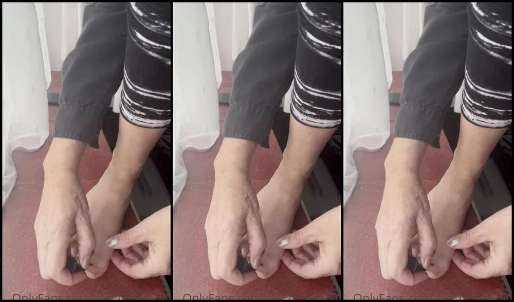 Lady Godiva Nicknamed Ms Ladygodiva Onlyfans Watch Me Painting My Toenails Up Close And Personal It S Called Mermaid S Fin