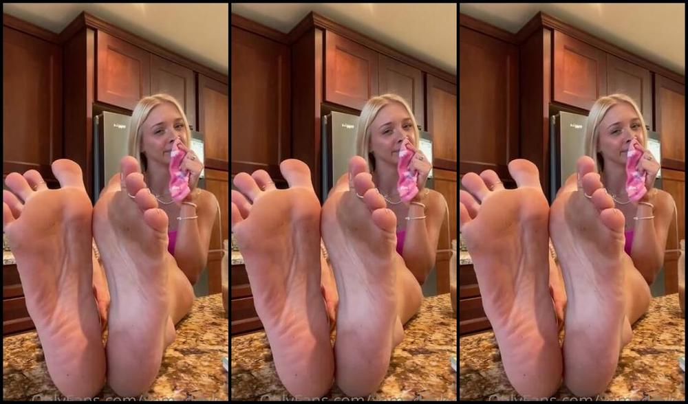 Goddess Kaylee Aka Xomaddykxo Onlyfans Pov Ur Gf Lives W Me Why Are You Always In My House She Doesn T Even Like U Cuz U Like Feetp