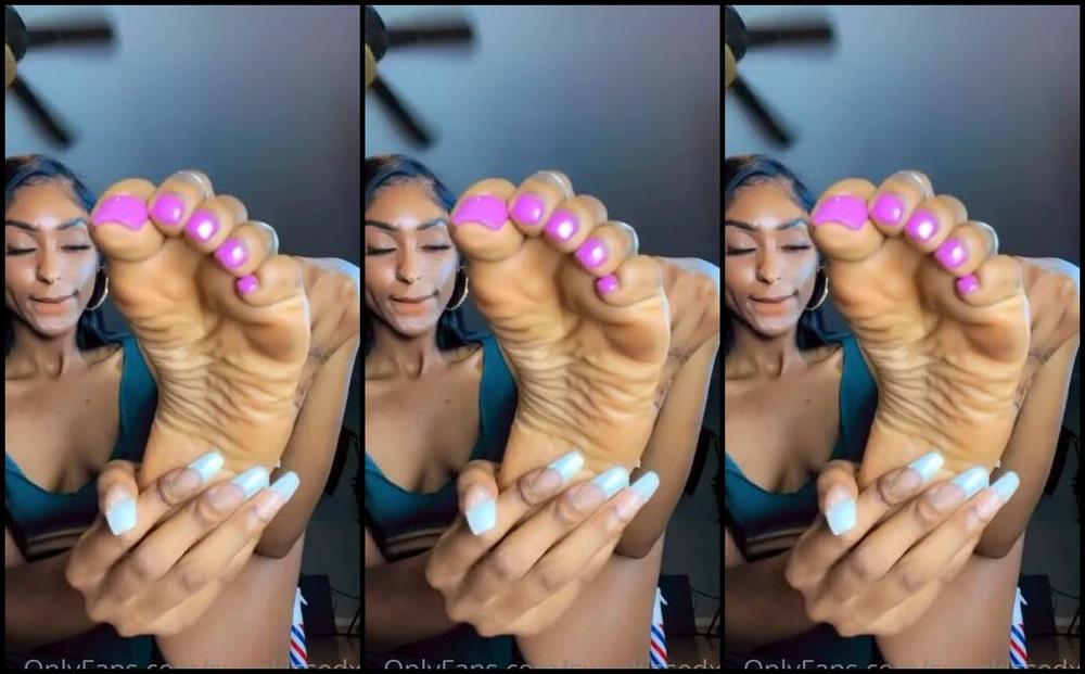 Sunnkissedxo Onlyfans Wanna Watch Me Take My Sock Off Too Late It S Happening