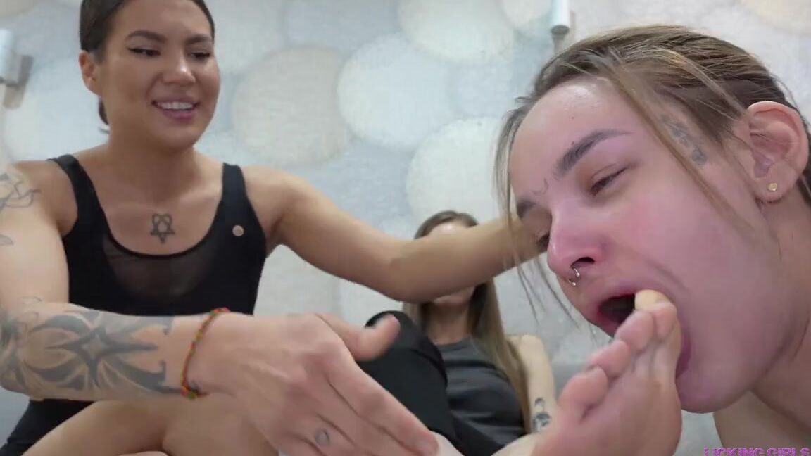 licking girls feet dori and victoria worship our smelly feet and socks after a run 4k Clips4Sale