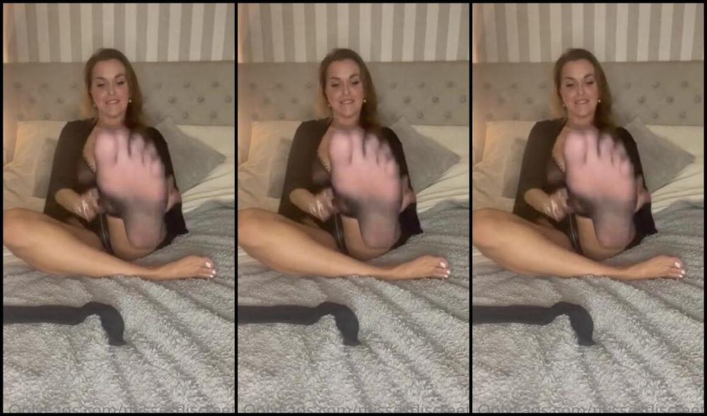 The Queen Of Sole Aka Missesdiscreets Onlyfans I Thought My Outfit Needed Something Extra A Nice Sexy Pair Of Sheer Stockings X