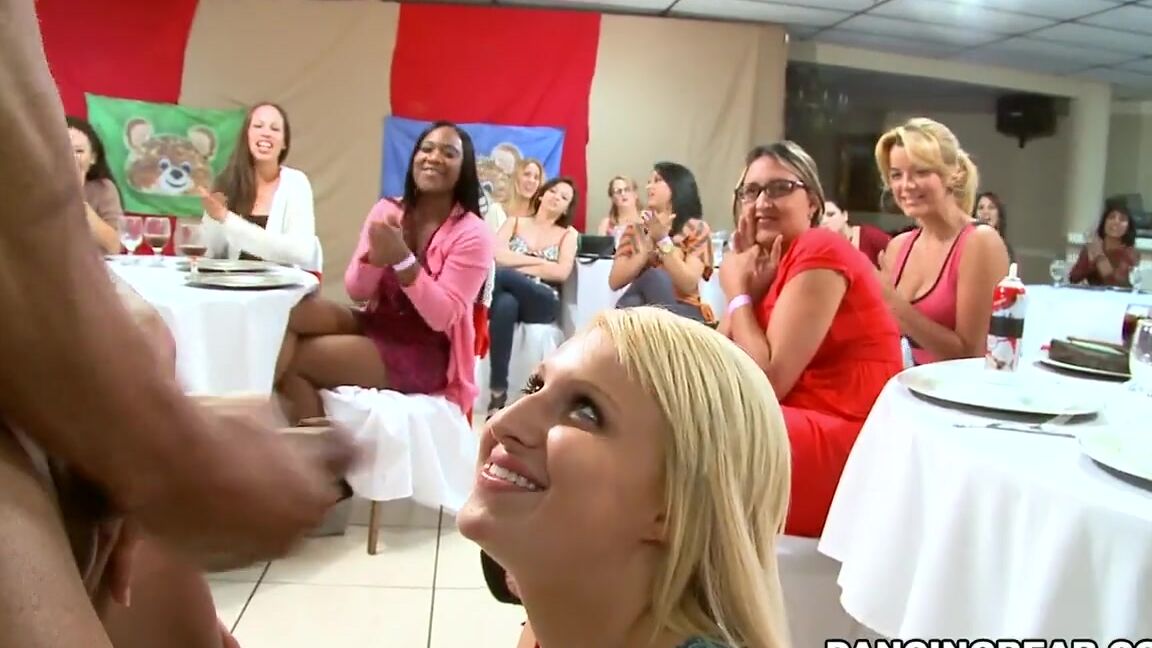 DANCING BEAR - Big Dick Male Strippers Gyrating in Front of Horny Hoes PornHubPremium