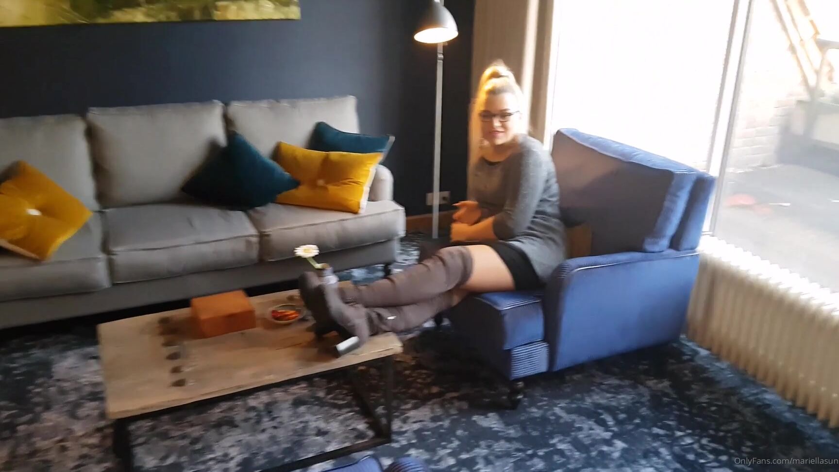 Mariellasun Nylonfootjob For A Stranger