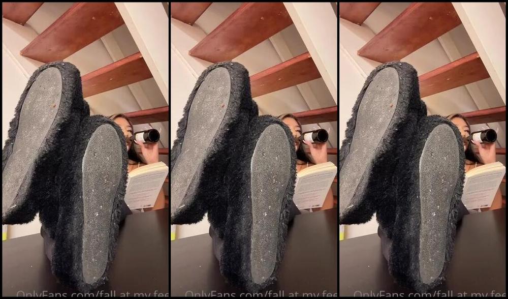 Feetangel Nicknamed Fallatmyfeet Foot Fetish 07 23 2023 Onlyfans Video Pov You Caught Me In The Office With My Nylons On