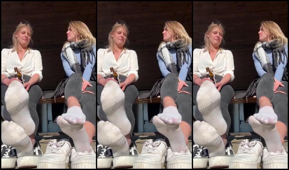 Emmyfeetandsocks 02 17 2025 Onlyfans Video We Enjoy The Sun And U Admire The View