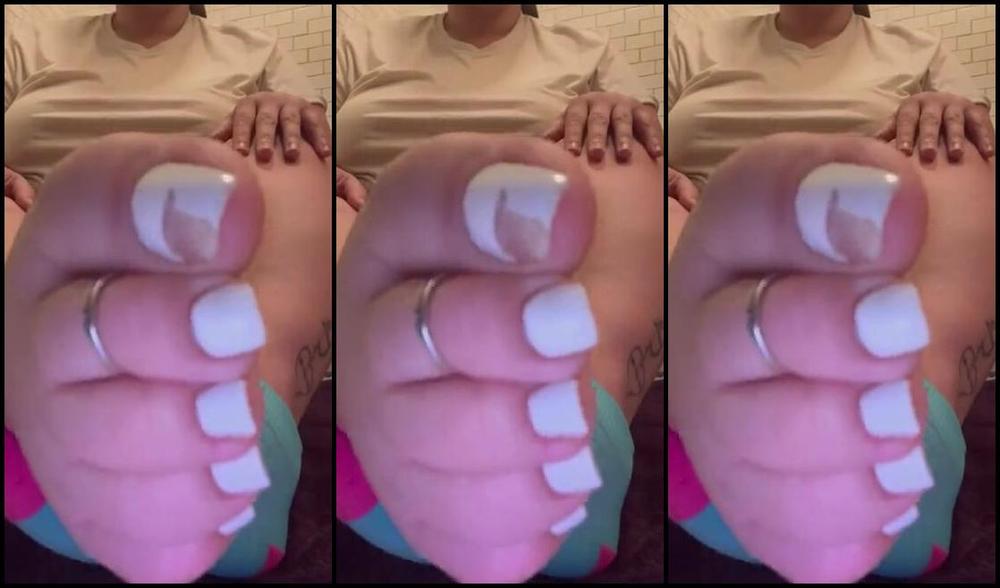 Aminamarie Onlyfans Its Been A Long Day This Shower Is About To Feel So Damn Good Do You Like It When I Lick My Toes