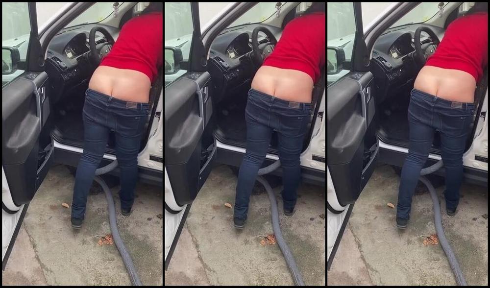 Prettyprincess220 12 09 2022 Onlyfans Video Jeans Butt Crack While Cleaning The Car