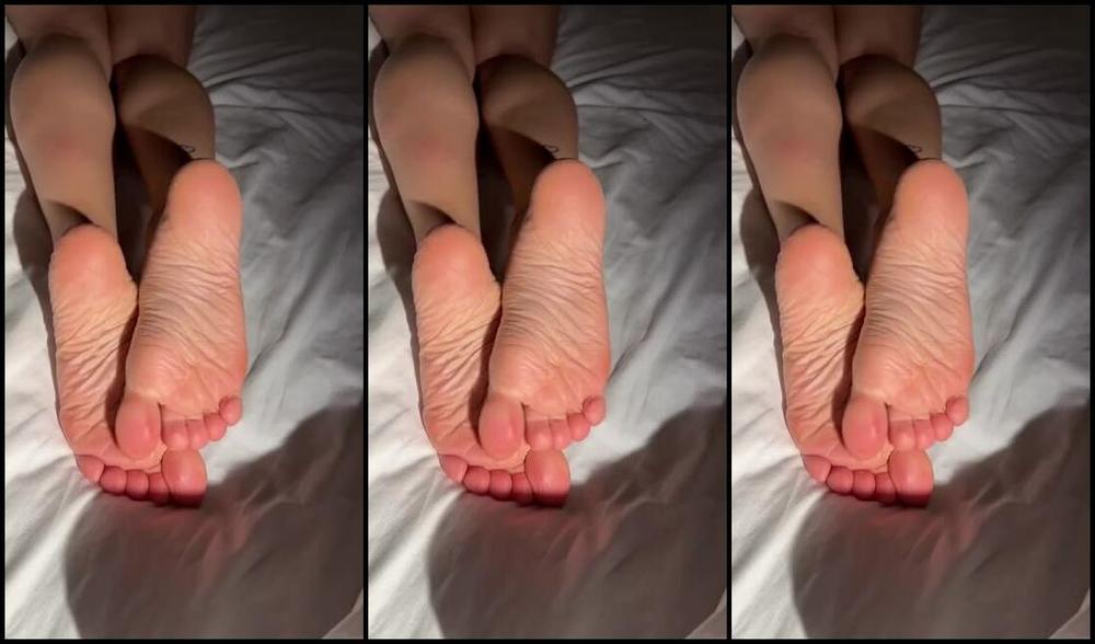 Goddess Claire Nicknamed Goddessclair 11 25 2022 Onlyfans Video So Many Requests From Footboys If They Can Worship My Feet For An Hour In A