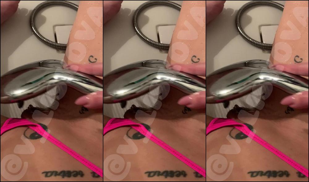 Liskova V Shower Time