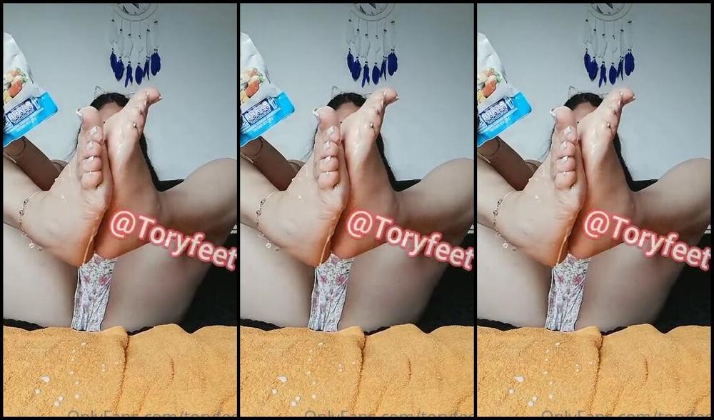Victoria Feet Nicknamed Toryfeet Onlyfans Goood And Sweety Morning Enjoy How I Fill My Feet With Sirup And Sweet And