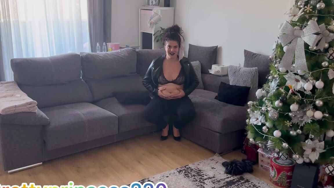 Prettyprincess220 01 27 2024 Onlyfans Video Farts In Black Jeans And Leather Jacket