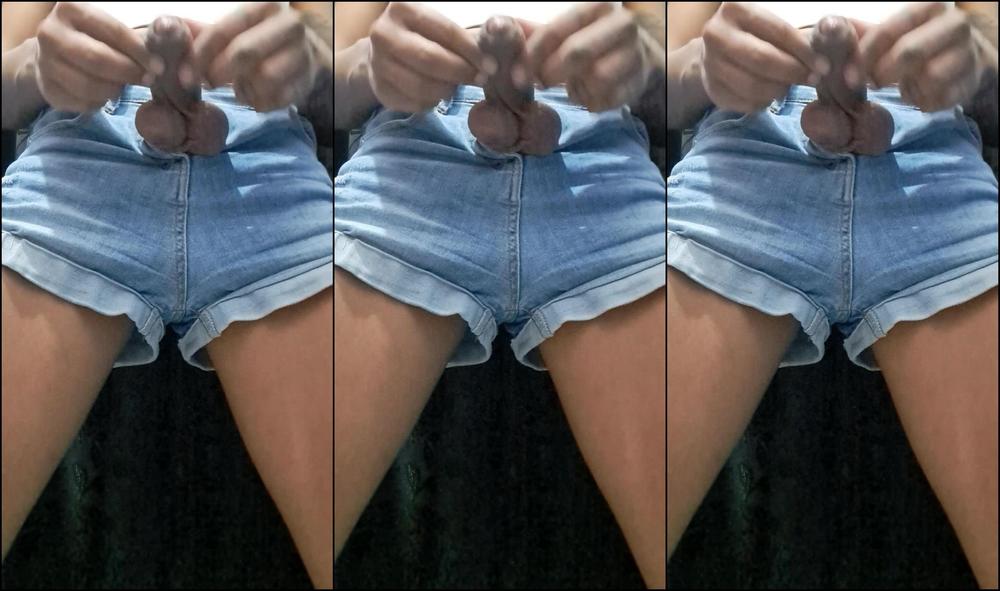 "Lola bbunny" bigdick, bigdicks, pee, shortshorts, tips a minute of hot golden shower manyvids