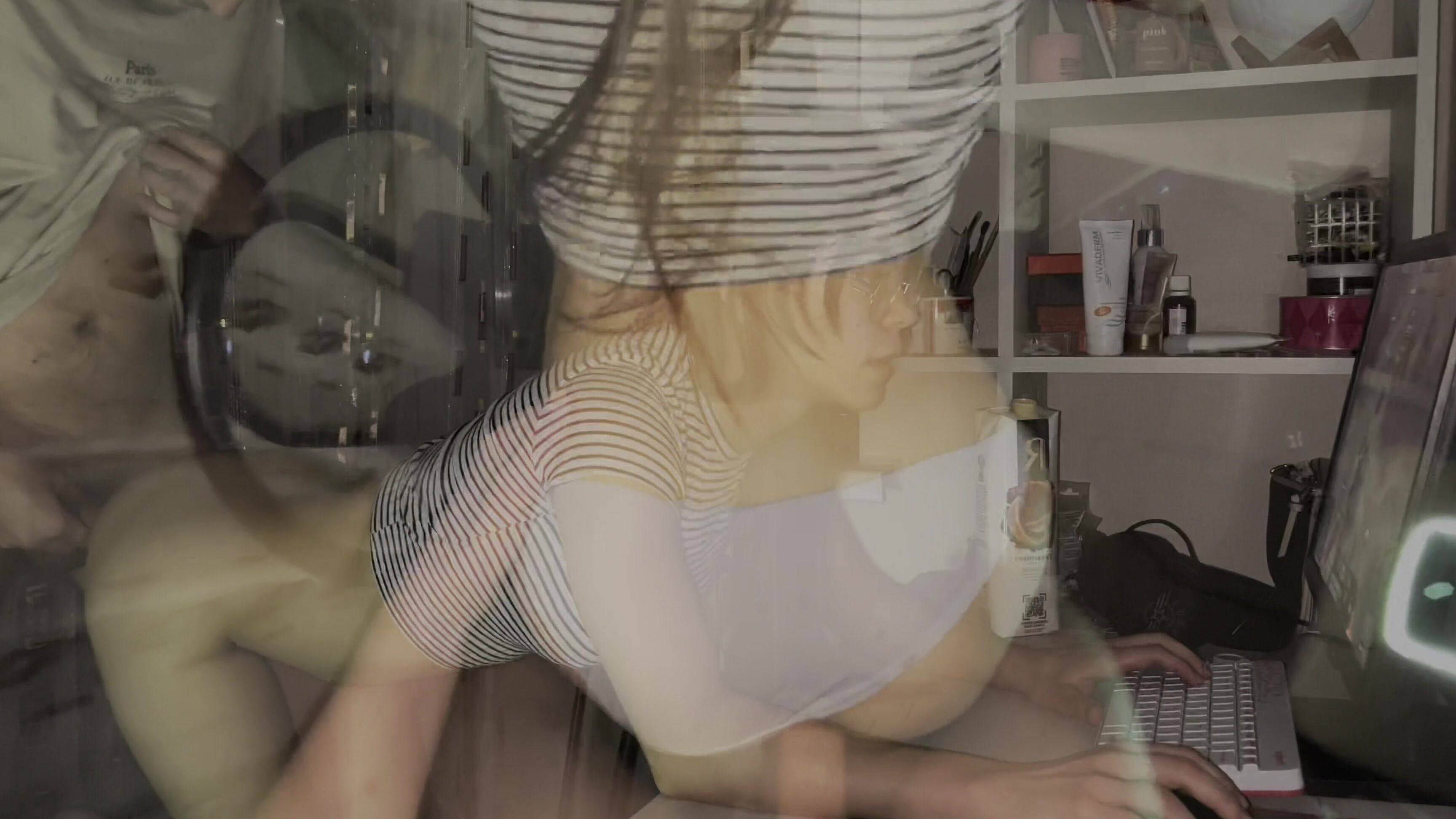 Cats House Кончил пока она играет за компом   Сливки шоу xHamster xhamster