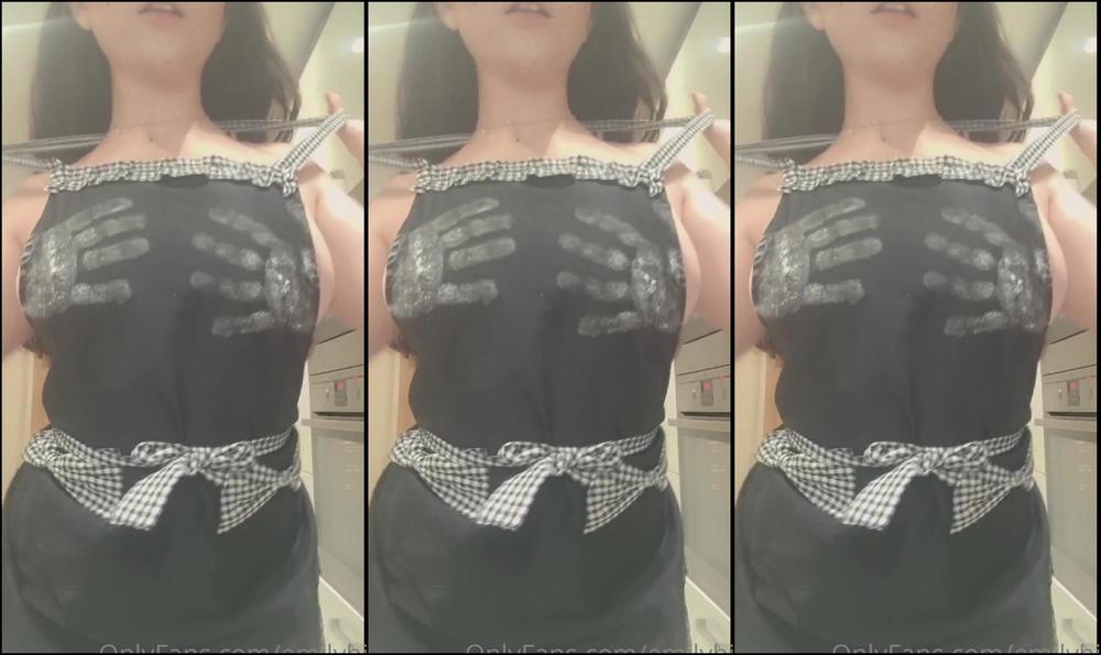 emilyhill-16-12-2020-1461689726-having-fun-making-mince-pies-swipe-for-the-video-x