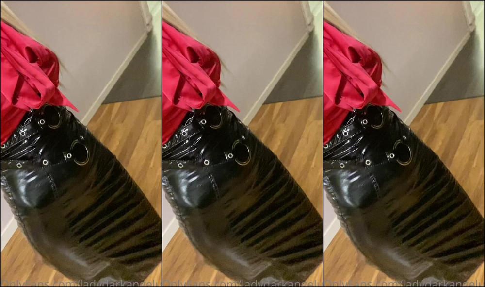 Lady Dark Angel Who S Sucking My Toes In These Sandals