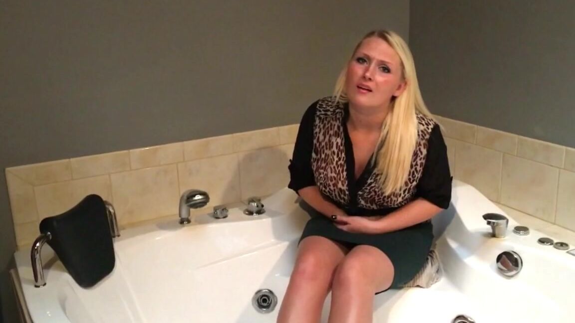 Bathtub Fetish, Blonde, Challenges, Laughing, Pee steph leen holding my pee challenge ManyVids