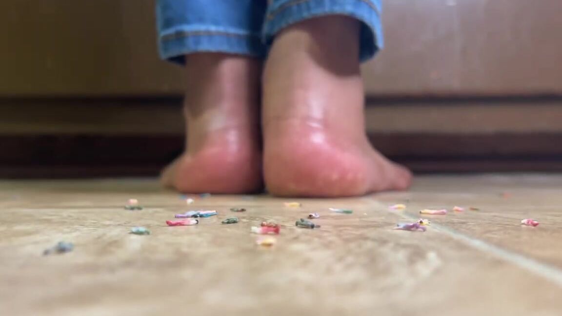 Unaware Giantess, Giantess, Feet, Ebony Foot Fetish, Foot Fetish unaware giantess smashes little people ManyVids