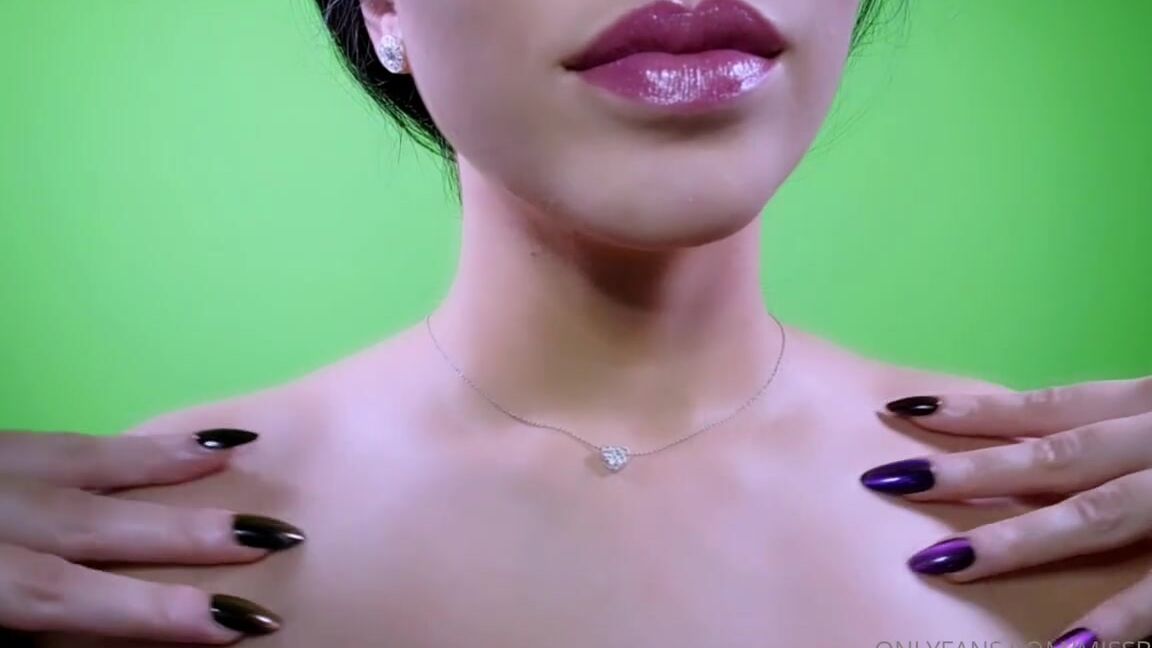 Missbella Onlyfans Lips Kisses And Whispers Weekend Is Almost Here Sweet Dreams I Started The Video With A Scen