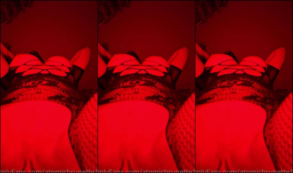 Atomicbrunette18 1 211