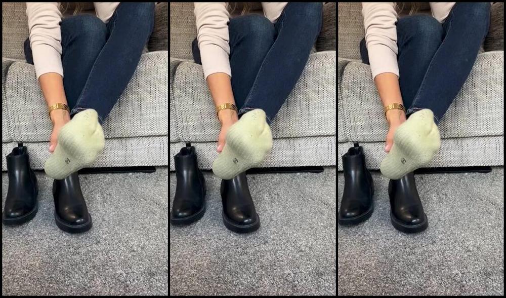 Stillsinning Nicknamed Stillsinning Onlyfans Finally Taking My Boots Off After A Long Day Of Lectures