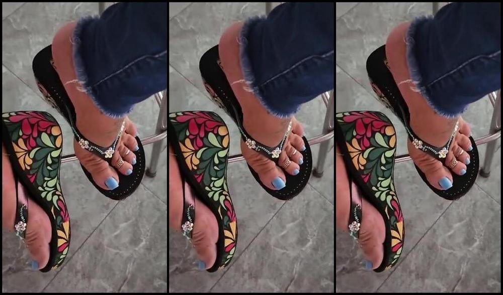 Meryann Aka Solesqueenrd Onlyfans One Of Those Moments Outside That I Dont Care If They Watch When I Record My Feet No Me Import