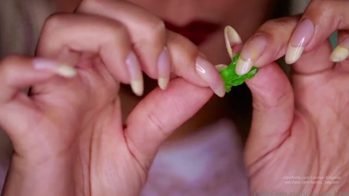 Lalalaura Nicknamed Lauras Kingdom 07 13 2020 Onlyfans Video Eskas Gummy Bear Torturre