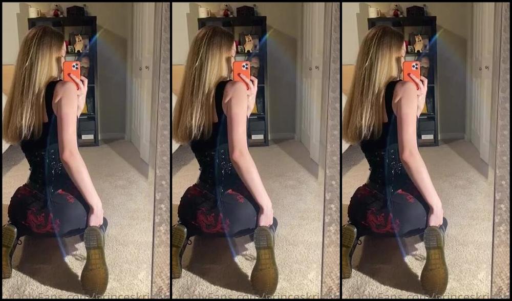 Princes Kristina Nicknamed Princeskristina Onlyfans My Legs And My Ass Is One Of My Favorite Weapons To Enforce Your Loser And Jerk Fee