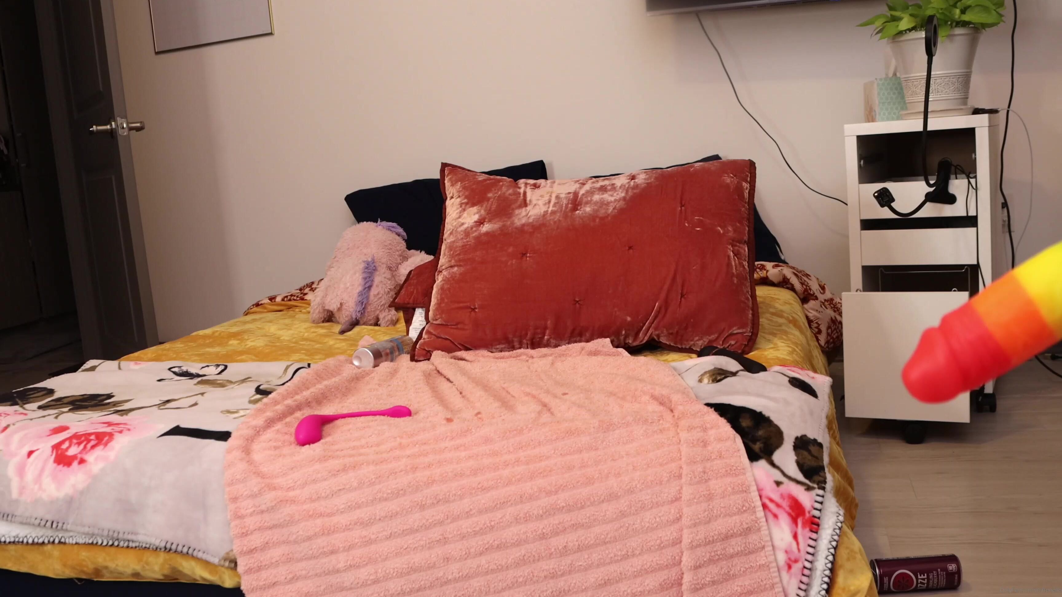 oftenelle-07-01-2021-2003353608-some-anal-and-pussy-play-to-get-the-night-situated-right