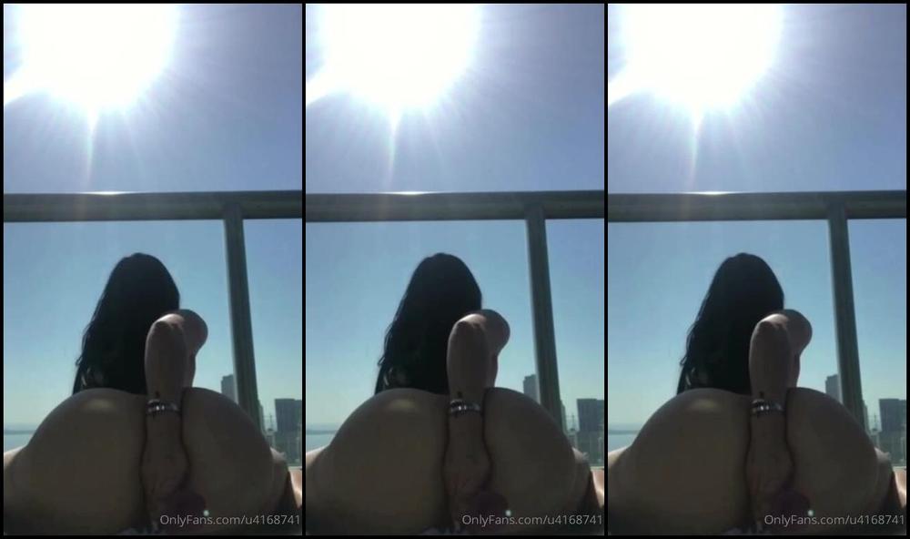 valeriekaybad-05-10-2019-67828535-