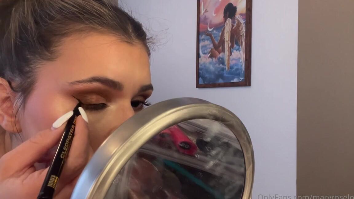 Mary Rose Love Nicknamed Maryroselove69 Onlyfans The Youtube Style Makeup Review With Unaware Burps To Go With The Last Vid