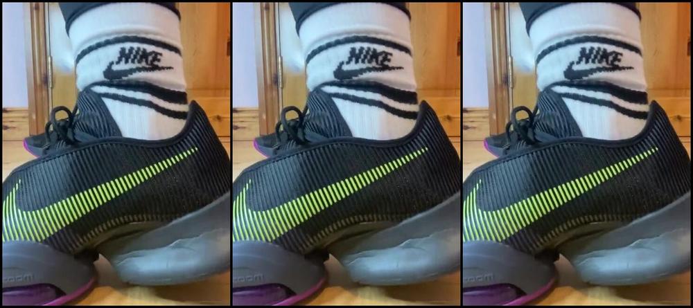 Miss Demi Dee Nicknamed Missdemidee123 Onlyfans Worship My Nike S At Once Aren T You So Lucky I Give You Purpose