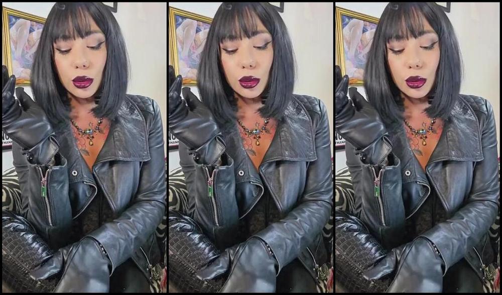 Queen Kinkerbell Nicknamed Kinkerbell23 Onlyfans All Leather Baby Enjoy This Marlboro With Me And Let Me Know If You Enjoyed This J