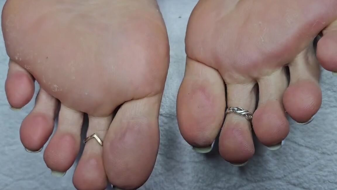 Olga Infinity Aka Olganovem Onlyfans My Toes Want To Get Into Your Mouth