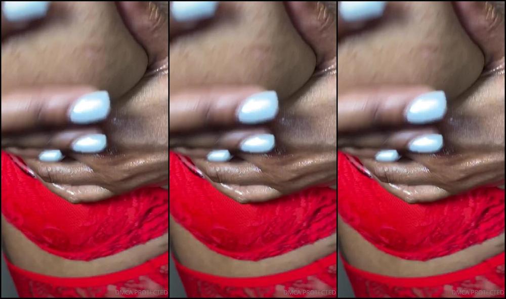 Nikiarenee Who S In The Xxxmas Spirit