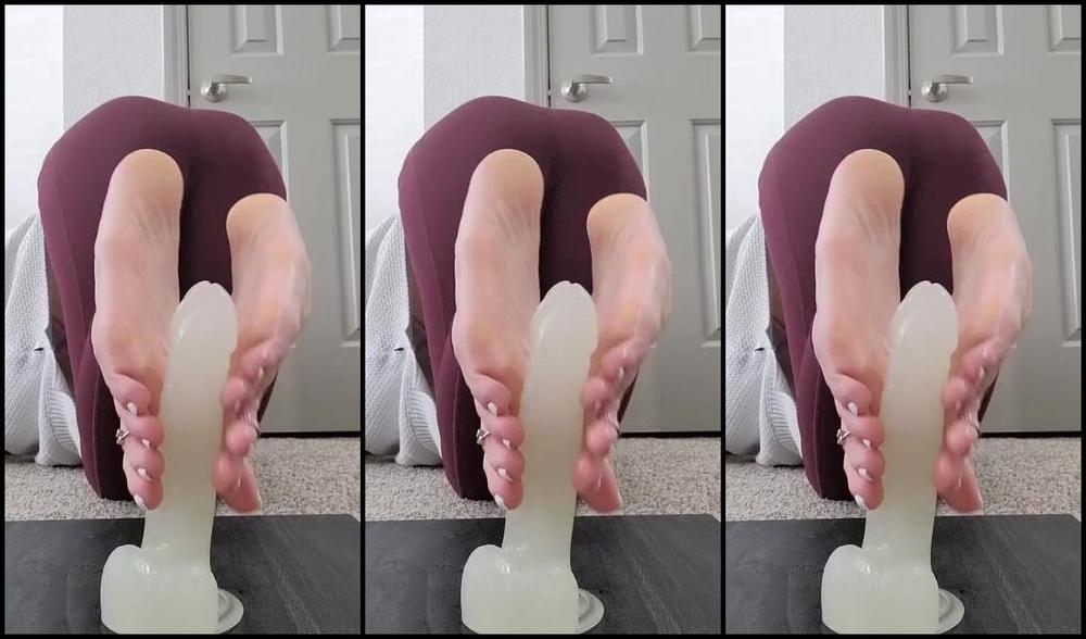 Megan Fletcher Aka Sweetsoleprincess Onlyfans Youd Love For Me To Jerk You Off With My Big Feet Like I Do This