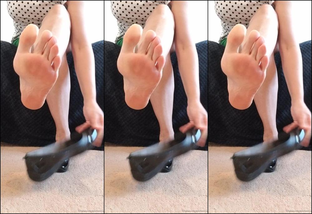 Jadezfeetplus 2184716113 08 06 2021 Mmmm Come To Me My Little Slut Amp Worship My Sweaty Feet