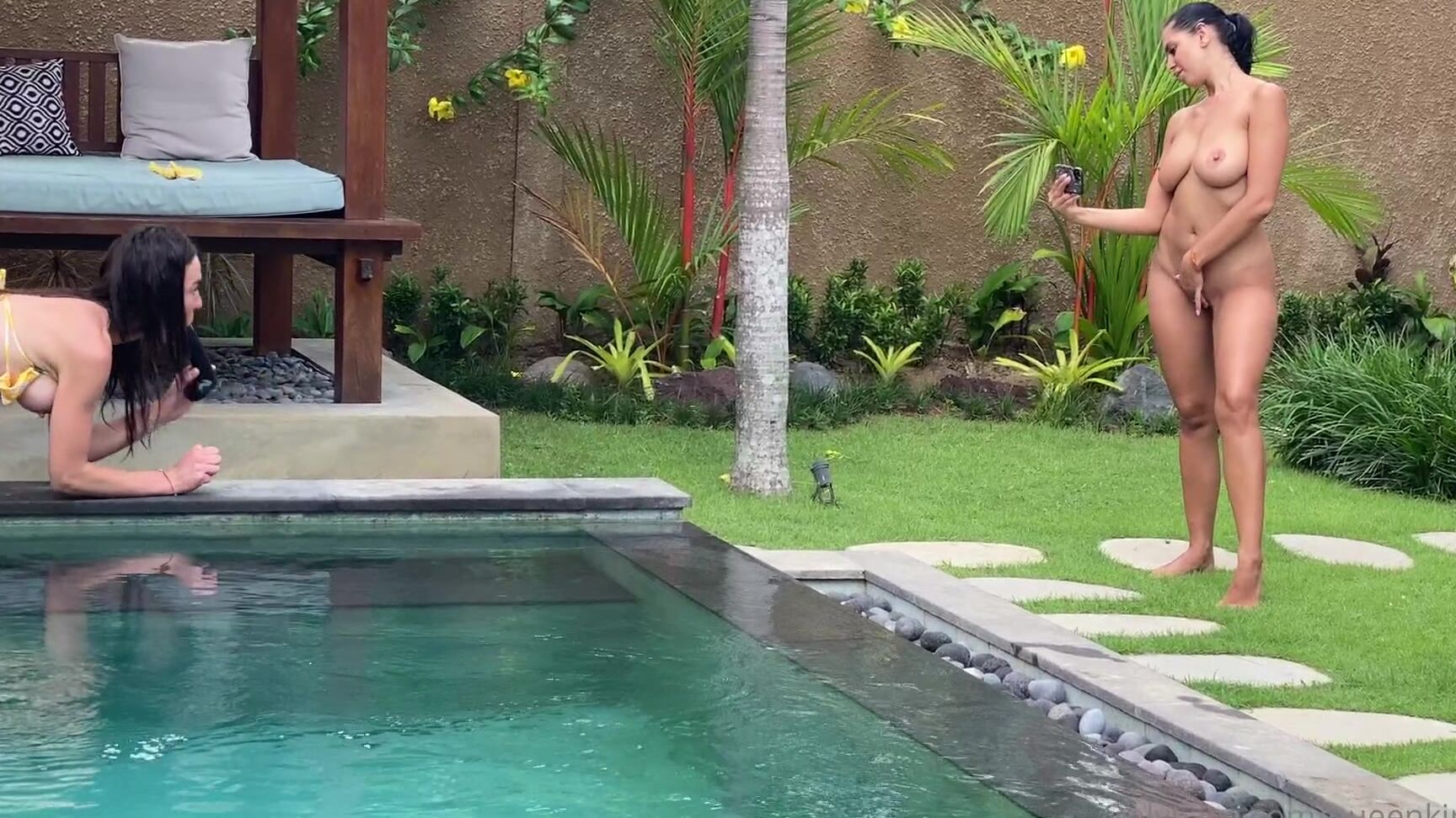 Kiraqueen I Shoot My Friend Nataly Gold Masturbating