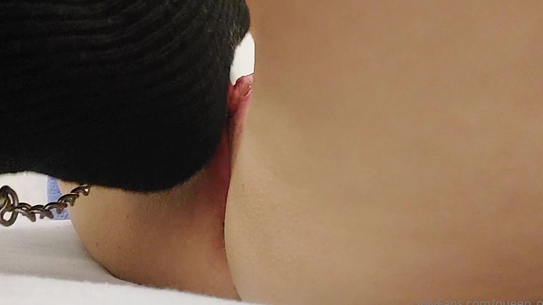 Queen Offeet Pus Sy Licking