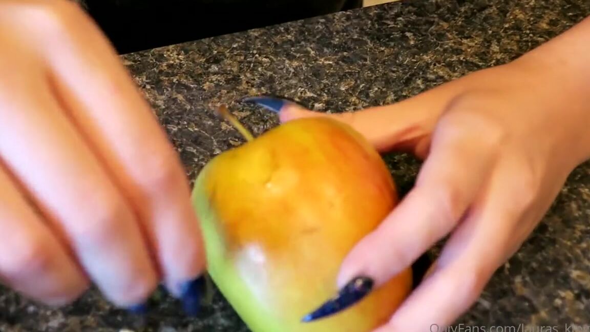 Lalalaura Nicknamed Lauras Kingdom 12 28 2023 Onlyfans Video Kims Apple Claw