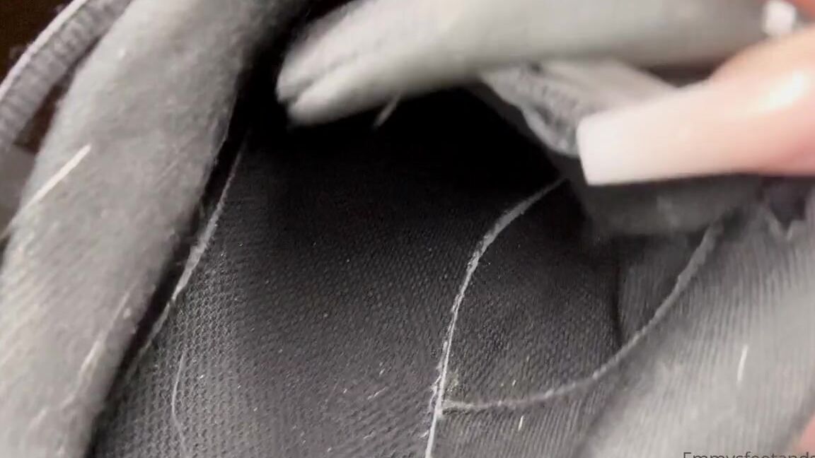 Emmysfeetandsocks Aka Emmyfeetandsocks Onlyfans Painting All Days Make My Socks Smell Incrediblep