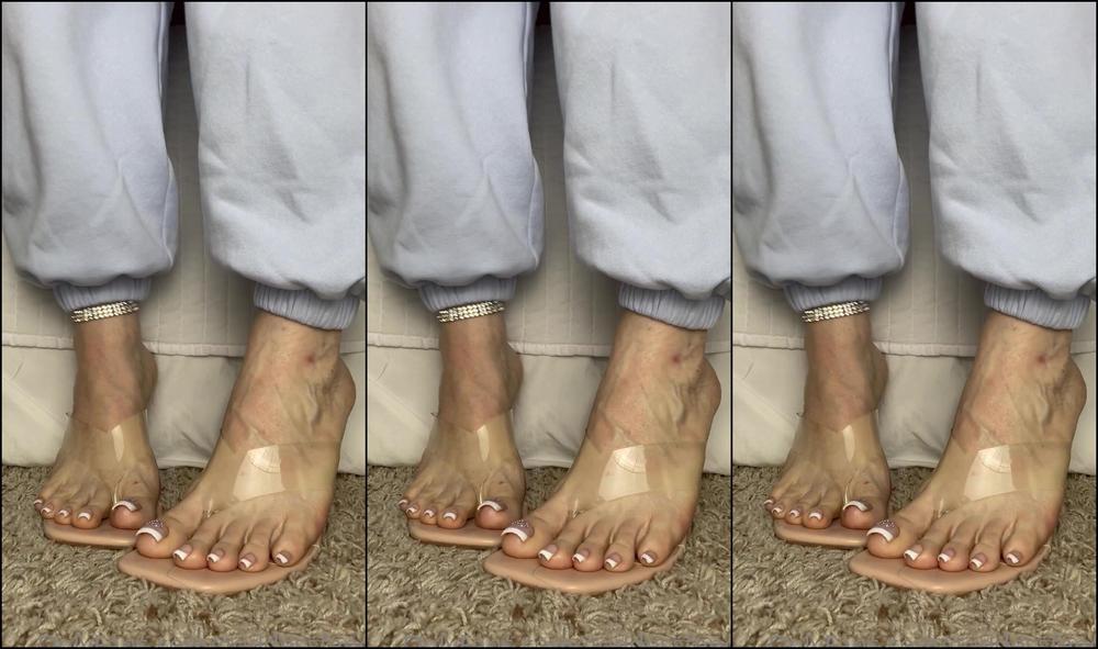 Goddessfendi 2663380290 11 01 2022 Pretty Ass Toes For Your Toesday I Love Teasing Men In Public Take Me On A