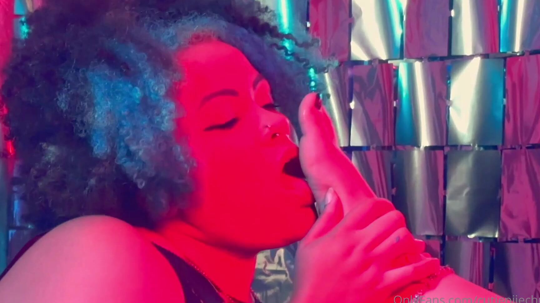 Annacutiepiie 3088566582 11 19 2023 I Like To Suck Her Feet Like This And Make Her Crazy Eu Adoro Chupar