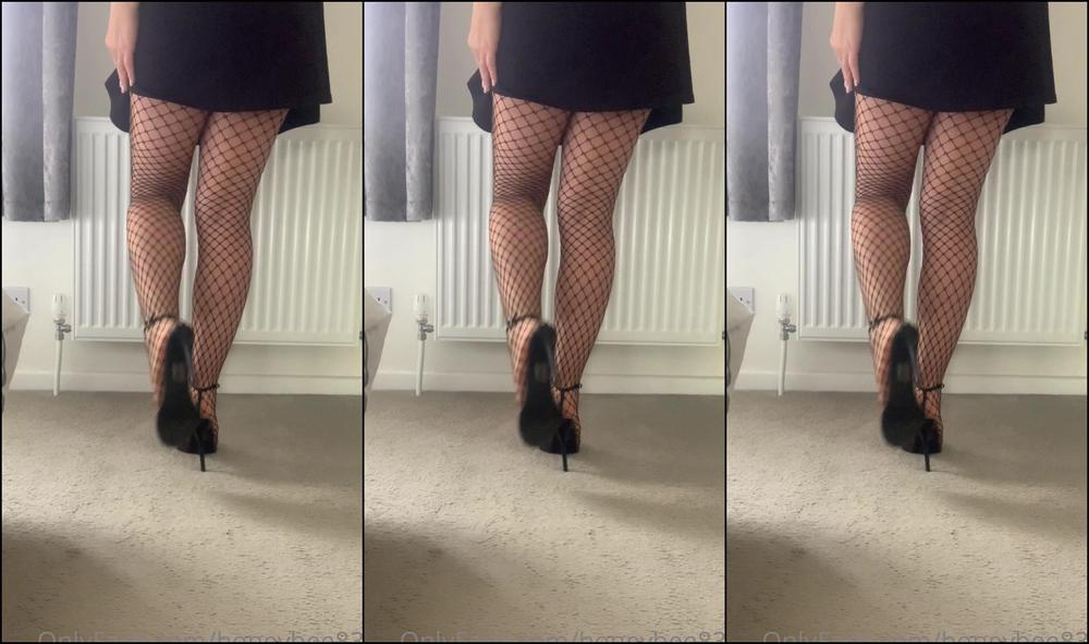 Honeybee For My Nylon Lovers