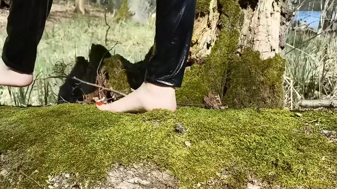 Sexy Lenasdiary Onlyfans 144119894 You Like My Divine Feet On The Spherical Moss By The Lake Then Smash The Like Buttonp